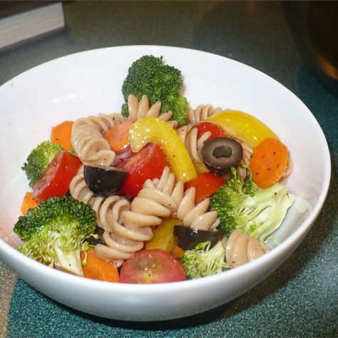 Garden Pasta Salad Garden Pasta Salad Recipe, Ny Deli, Garden Pasta Salad, Garlic Lemon Chicken, Cold Sides, Pasta Salad For Kids, Meal Salads, Summer Recipe Ideas, Sides Potatoes