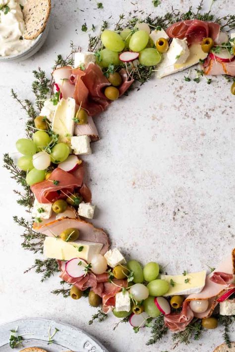 Christmas charcuterie board in a wreath shape with various meats, cheese and fruit. Charcuterie Wreath Board, Christmas Grazing Board, Christmas Charcuterie Wreath, Wreath Charcuterie, Bunco Christmas, Charcuterie Wreath, Christmas Charcuterie Board, Christmas Charcuterie, Easy Wreath