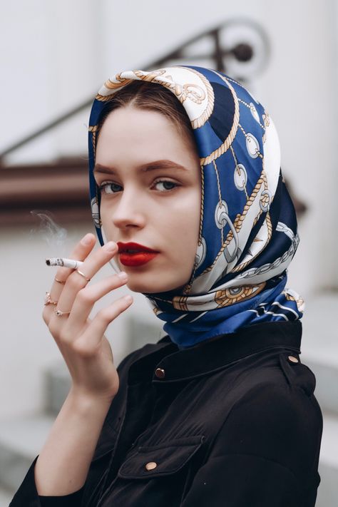 Headwrap Photoshoot Ideas, Vintage Scarf Aesthetic, Scarfs Photoshoot Ideas, Scarf Aesthetic, Scarf Photography, Hair Scarf Styles, Head Scarf Styles, Photoshoot Model, Portrait Inspiration