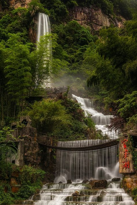 China - Waterfall on Baofeng Lake in the Wulingyuan Scenic Area near Zhangjiajie, Hunan Province. Indian Jones, Walter Mitty, Zhangjiajie, Outdoor Landscape, Foreign Film, Natural Heritage, Journey To The West, Natural Background, Green Lake