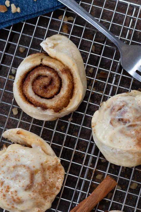 Protein Cinnamon Rolls Greek Yogurt Dough, Yogurt Dough, Protein Cinnamon Rolls, Baking With Yogurt, Best Tasting Protein Powder, Healthy Cinnamon Rolls, Cinnamon Roll Muffins, Easy Protein, Healthy Bread Recipes