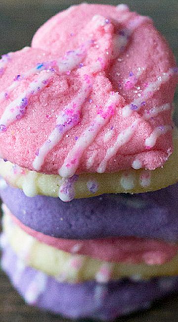 Valentine Heart Spritz Cookies / Perfect colors for a princess party! Party Food Princess, Toddler Sandwiches, Cookie Press Recipes, Valentine Goodies, Valentines Recipes, Valentine Food, Cookies Valentines, Spritz Cookie Recipe, Princess Valentines