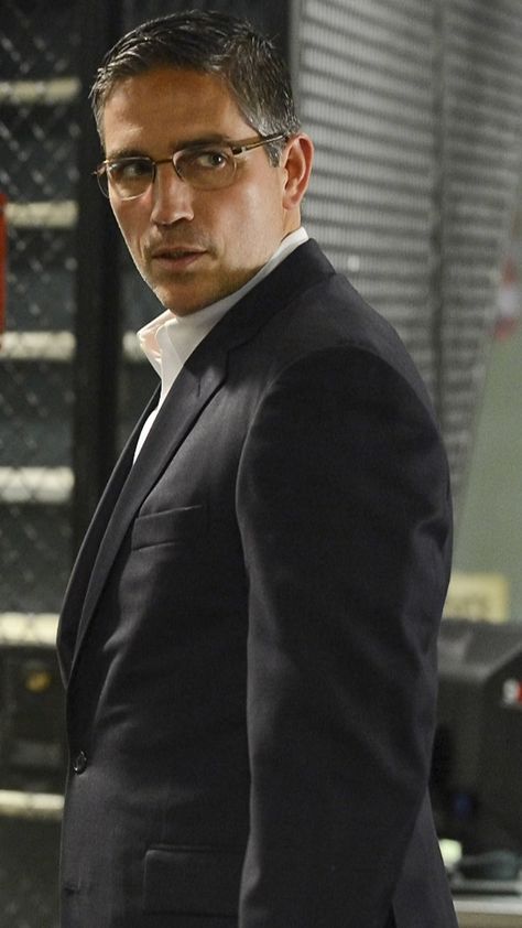 James Caviezel, John Reese, Jim Caviezel, Person Of Interest, Famous Faces, Movie Stars, My Pictures, Walking, Actors