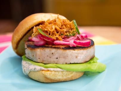 Restaurant Sandwiches, Grilled Tuna Steaks, Tuna Burgers, Steak Burgers, Geoffrey Zakarian, Burger Recipes Beef, The Kitchen Food Network, Grilled Tuna, Tuna Steak