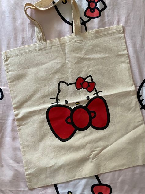 Tote Bag Pattern Paint, Eco Bag Aesthetic, Handpainted Totebag, Ecobag Design Ideas, Tote Bag Painting Ideas Easy, Hello Kitty Tote Bag, Y2k Tote Bag, Decorated Tote Bags, Diy Tote Bag Design