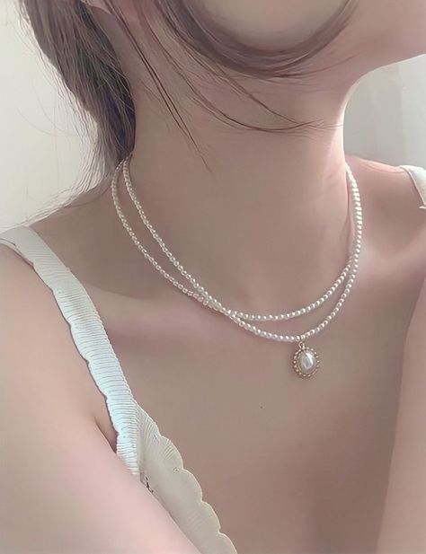 Asian Jewelry Korean Fashion, Aesthetic Pendant, Simple Elegant Jewelry, Pearl Neck, Aesthetic Necklace, Wedding Guest Outfits, Outfits To Try, Necklace Aesthetic, Fancy Jewelry Necklace