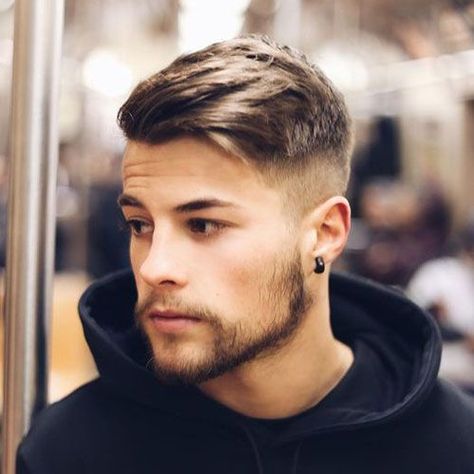 High Fade + Thick Side Swept Hair Trending Mens Haircuts, Men Undercut, Trendy We Fryzurach, Ideas Haircut, Short Hair Model, Undercut Men, Side Swept Hairstyles, Mens Hairstyles Medium, Haircut Men