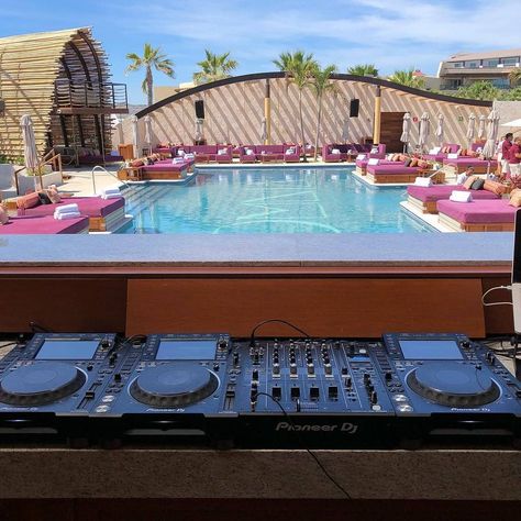 #DjSetup #DJgear #Dj #djlife Dj Zone, Pool Club, Dj Setup, Club Music, Dj Gear, House Music, Private Pool, Beach Club, Summer Party