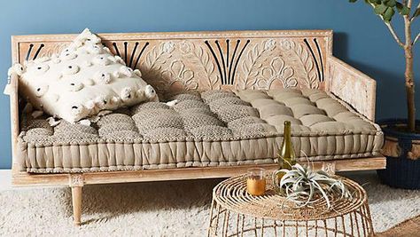 Perfect Full-Size Daybeds for Luxe Relaxation Mcm Daybed Sofa, Day Bed Couch Living Room, Boho Day Bed, Coastal Mcm, Daybed Diy, Best Daybeds, Salvaged Doors, Full Size Daybed, Diy Daybed