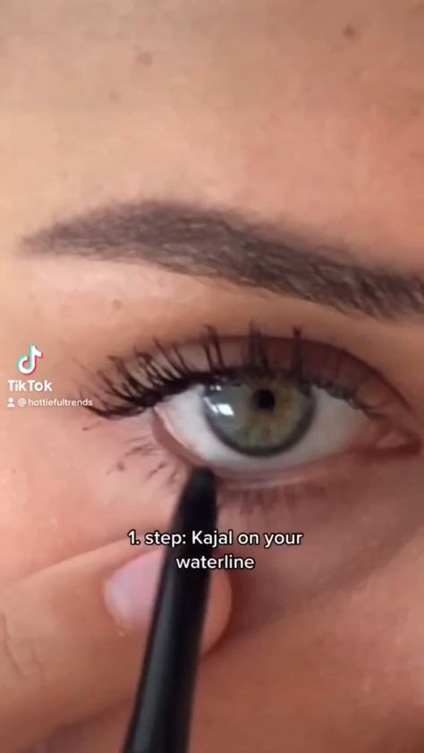 Everyday Makeup With Eyeliner, Simple Eyeliner Looks For School, Eyeliner Waterline Tips, Eyeliner Looks Waterline, How To Do Eyeliner Waterline, Eyeliner In Waterline Tutorial, Makeup Looks Waterline, How To Put An Eyeliner, Everyday Dark Eye Makeup