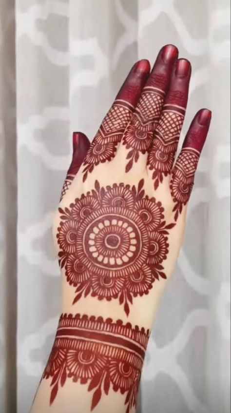 #hennaart #hennadesign #hennatattoo #hennainspiration #hennalove #hennalife #hennapattern #hennamakeup #hennaparty #hennahair Mehedi Degins Gorgeous, Gorgious Mehedi Design, Medhini Designs Back Side, Simple Mehendi Designs 2024, Mehadi Degine Front Hand Full, Mehdi Degine Simple, Mehdi Degine, Mehandi Design New, Mehandi Design For Hand