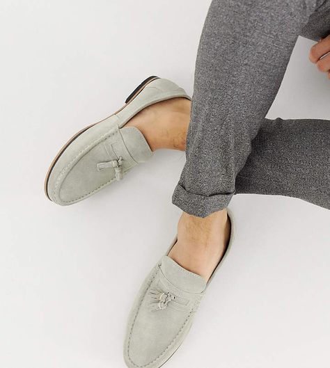 Penny Loafers Outfit, Grey Loafers, Herren Style, Loafers Outfit, Cooler Look, Tassel Loafers, Penny Loafer, Male Fashion, Mode Online