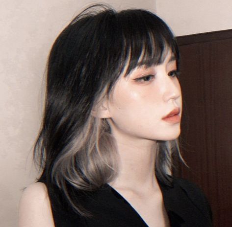 Short Hair With Blonde Underneath, Bleaching Underneath Hair, Dnd Madness, Toned Hair, Anime Hairstyles, Korean Hair Color, Hair Color Underneath, Baby Bangs, Hair Color Streaks