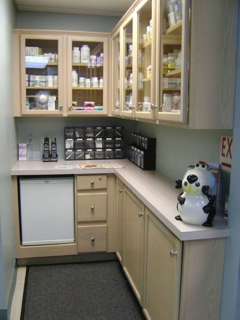 Small Laboratory Design, Small Veterinary Clinic Design, Small Vet Clinic Design, Veterinary Clinic Ideas, Vet Practice, Pet Store Design, Hospital Tour, Veterinary Surgery, Vet Hospital