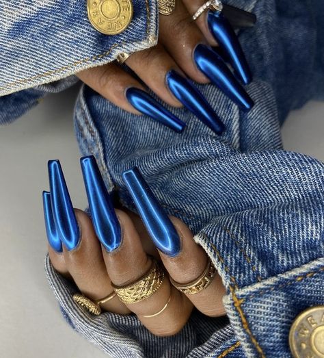 Metallic Blue Nail Designs, Charcoal Chrome Nails, Dark Blue Iridescent Nails, Dark Blue Metallic Nails, Chrome Powder Nails Designs, Sapphire Nails Design, Navy Fall Nails, Chrome Nails Dark, Navy Blue Chrome Nails