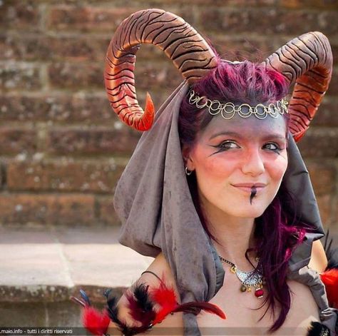 tiefling horns, jewellery and subtle makeup to tie it all in. Tiefling Cosplay, Vinci Italy, Tiefling Horns, Ren Faire Costumes, Ren Faire Costume, Subtle Makeup, Ren Fair, Organza Skirt, Makeup Class