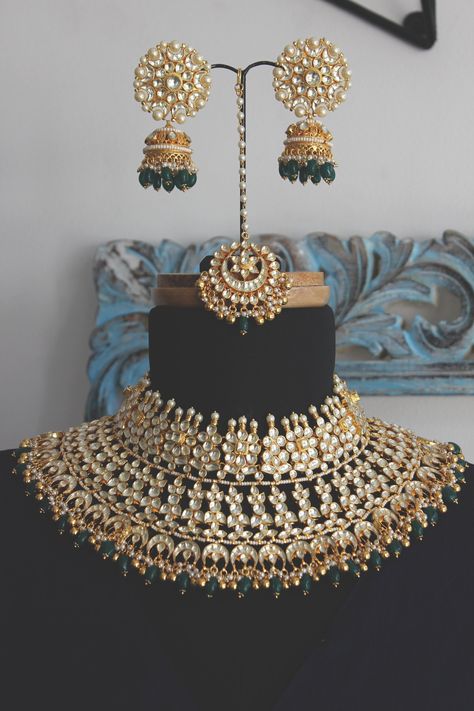 Emerald Green Stones Gold Plated Kundan Polki Bridal Indian Choker Necklace Set with Jhumka Earrings and Mangtikka embellished with pearls. Indian jewellery set, Indian Choker necklace set, Indian bridal jewellery, Indian wedding jewellery. Indian Necklace Set with Jhumka earrings, Earrings and Mnagtikka Set. Gold Plated Uncut Kundan Polki Necklace Set with Jhumka Earrings and Mangtikka embellished with Green Stones, Royal Indian Kundan choker Necklace, Earrings and Mangtikka Set featuring round Green Stone Jewellery Indian, Green Bridal Jewellery Set Kundan, Emerald Green Bridal Jewelry Indian, Green Jewellery Indian Bridal, Polki Bridal Jewellery, Green Kundan Jewellery Bridal, Kundan Jewellery Set Royals, Rajputi Jewellery Royal Set, Indian Bridal Jewelry Sets Brides