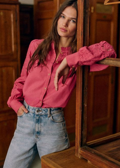 Zoelie Shirt - Rosewood - Cotton - Sézane Office Look Women, Young Professional, Light Summer, French Girl, Mother Of Pearl Buttons, Inspiration Mode, Office Outfits, Parisian Style, High Collar