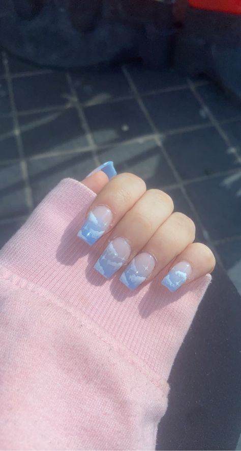 Dreamy Blue Nails, Cloudy Nail Design, Blue Shorts Nails, Light Sky Blue Nails, Cloudy Acrylic Nails, Blue Medium Nails, Blue Cloud Nails, Cloudy Nails, Cloud Nails