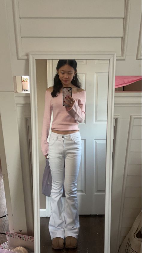 White Flared Jeans Outfit Winter, Low Rise White Flare Jeans Outfit, Off The Shoulder Winter Outfit, Off Shoulder Pink Sweater, Pink Off Shoulder Sweater Outfit, Sweater Outfits School, Outfits With White Jeans For School, White Flare Outfit, Coquette Low Rise Jeans