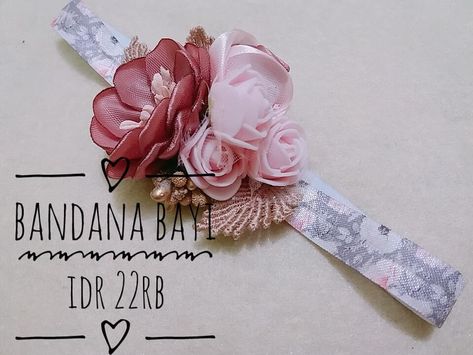 Esti Rabuana di Instagram "Bandana bayi khusus untuk bayi istimewa😍. Kadang bingung bawa hadiah spesial untuk teman yang sedang punya momongan baru cantik unyu-unyu.…" Bandana Bayi, Kids Headband, Kids Headbands, Band, Instagram