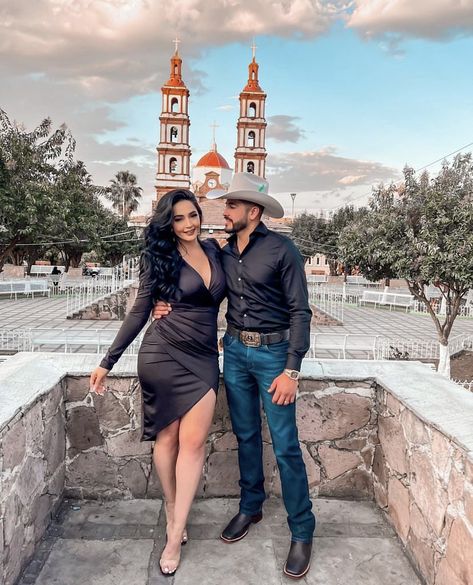 Cowboy Outfit For Men Mexican, Mexican Cowboy Outfit, Dress With Cowboy Boots Wedding Guest, Mexican Cowgirl Outfits, Outfit Pareja, Cowboy Outfit For Men, Outfit Vaquero, Wedding Cowboy Boots, Fall Wedding Outfits