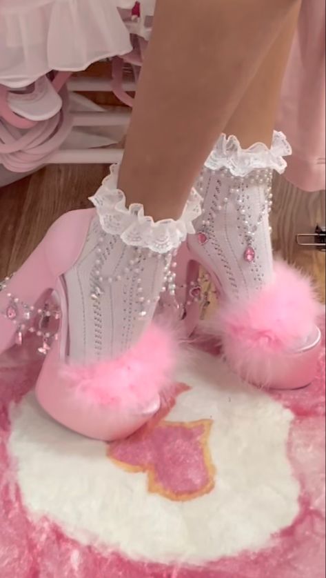 Pink Fluffy Shoes, Margot Robbie Pink, Barbie Pink Shoes, Jorge Gonzalez, Shoe Hacks, Fluffy Shoes, Frilly Socks, Barbie Shoes, Fashion Shoes Heels