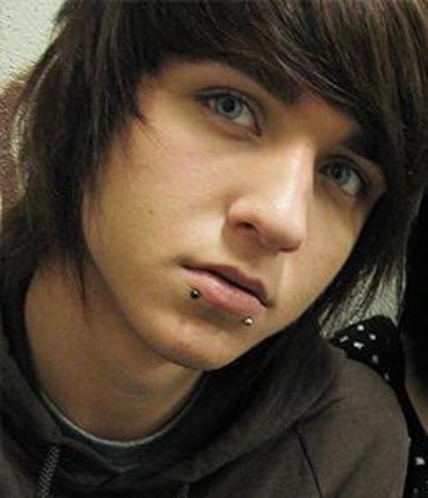 he's gorgeous.not entirely sure who he is,I just know his name is Alex Evans and his eyes are gorgeous. Guy With Lip Piercing, Boy Piercing, Mens Piercings, Piercing Men, Alex Evans, Scene Guys, Cute Emo Guys, Scene Boys, Snake Bite