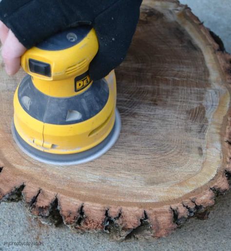 Log Circles Wood Slices, Large Wood Slice Ideas, Cedar Rounds Ideas Wood Slices, How To Preserve Wood Slices, Wood Circle Centerpiece, Wood Slices Decor, How To Dry Wood Slices, Diy Wood Rounds Projects, Wood Slab Centerpieces