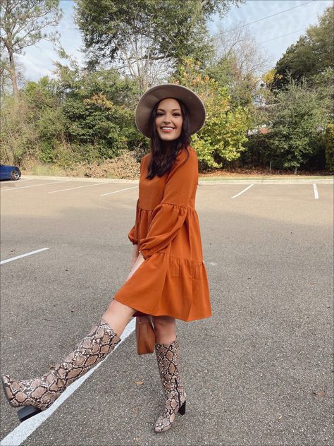 Fall Fashion Boho, Button Dress Outfit, Orange Dress Outfits, Rust Orange Dress, Snakeskin Boots, Boho Hat, Fashion Boho, Rust Orange, Dress Boho