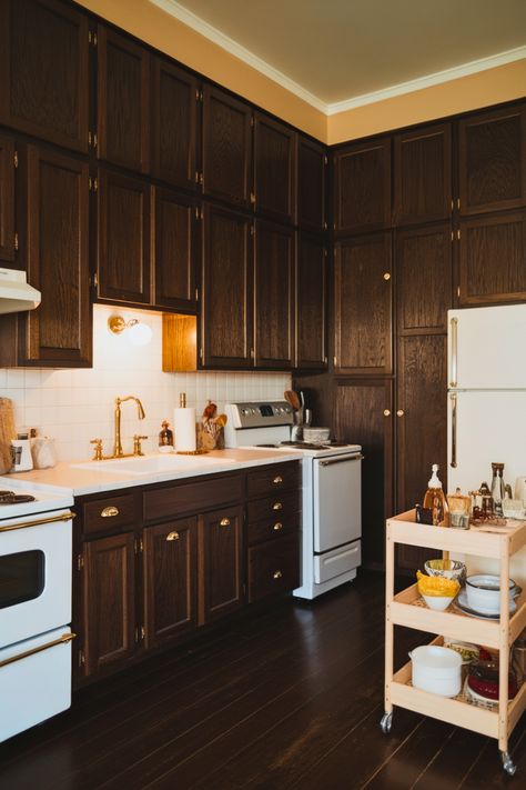 27 Dark Wood Kitchen Cabinets – The Crafty Hacks Dark Wood Kitchen, Trendy Kitchen Design, Dark Wood Kitchen Cabinets, Honey Oak Cabinets, Dark Wood Kitchens, Honey Oak, Design Themes, Wood Kitchen Cabinets, Kitchen Design Trends