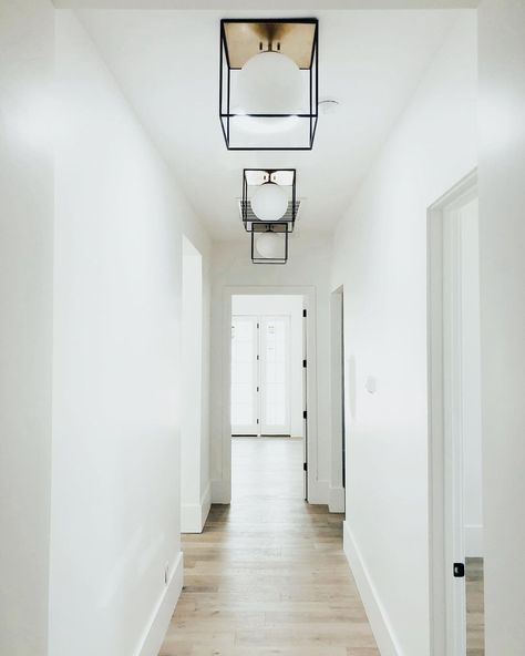 30 Stunning Hallway Light Fixtures For A Luxury Touch Long Hallway Lighting Ceilings, Pendant Hallway Lights, Landing Lighting Ideas Upstairs, Long Hallway Lighting Ideas, Narrow Hallway Lighting Ideas, Passage Lighting Ideas, Hallway Lights Ideas, Long Hallway Lighting, Landing Lighting Ideas