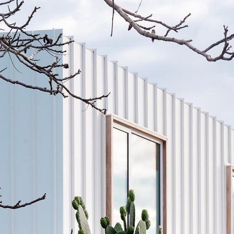 White Metal Cladding, Standing Seam Siding, White Standing Seam Roof, Standing Seam Facade, White Standing Seam Cladding, Dune Colorbond Roof, Colorbond Monument Roof, Colorbond Surfmist Roof, Standing Seam Cladding