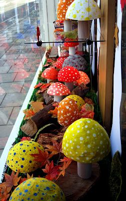 Snow in a Teapot: Design Blog: Mushrooms Mushroom Display Ideas, Mushroom Window Display, Autumn Shop Window Display, Jesenske Dekoracije, Autumn Window Display Retail, Fall Store Window Displays, Christmas Window Display Retail, Mushroom Display, Fall Store Displays