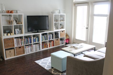 Ikea Kallax Entertainment Center, Kallax In Living Room, Salon Kallax Ikea, Ikea Kallax Tv Wall Unit Ideas, Style Kallax Shelves, Ikea Kallax 5x5 Ideas, Kallax Configurations, Kallax Media Wall, Kallax Ideas Living Room