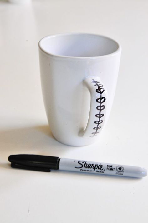 Writing On Mugs, Sharpie Coffee Mugs, Coffee Cup Crafts, Sharpie Mugs, Coffee Mug Crafts, Mugs Diy, Diy Sharpie Mug, Coffee Cups Diy, Sharpie Mug