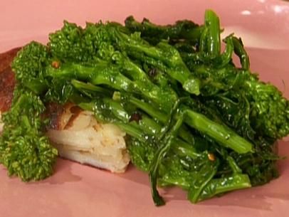 Broccoli Rabe Recipes, Sauteed Broccoli Rabe, Sauteed Broccoli, Broccoli Rabe Recipe, Anne Burrell, Broccoli Sauteed, Garlic Broccoli, Broccoli Rabe, Garlic Recipes