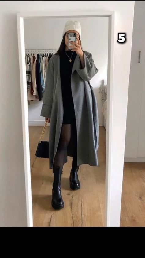 Outfit Manteau Gris, Grey Coat Outfit Winter Classy, Grey Coat Outfit, Mini Skirt Outfit Winter, Mantel Outfit, Looks Adidas, 00s Mode, Stile Blair Waldorf, Adrette Outfits