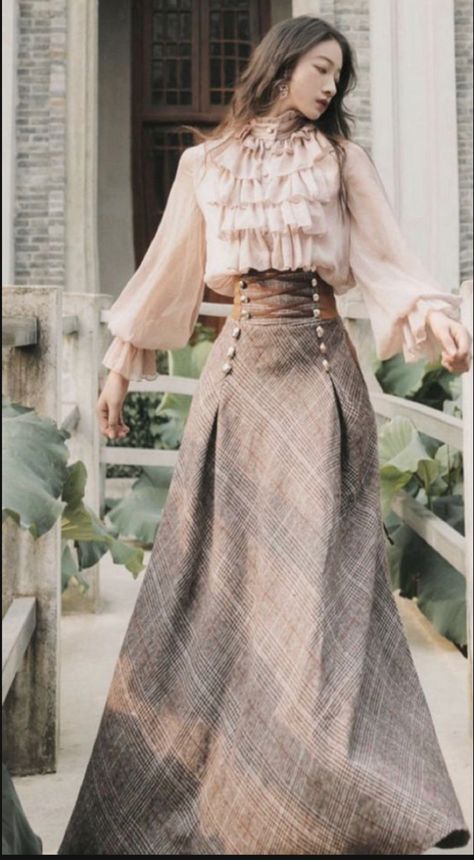 Modern Victorian Fashion, Shirt Design Ideas, 1900s Fashion, Classy Outfits For Women, Ethnic Motifs, Womens Trendy Dresses, Cottagecore Outfits, Old Fashion Dresses, Draped Blouse