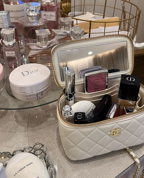 Chanel Makeup Set, Aesthetic Luxury Lifestyle, Luxury Life Aesthetic, Chanel Makeup Bag, Dior Girl, Expensive Makeup, Aesthetic Luxury, Dior Paris, Skincare Aesthetic