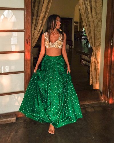 Bandhani Lehenga Designs, Green Bandhani Lehenga, Silk Bandhani Lehenga, Bandhani Skirt, Light Green Lehenga, Green Silk Lehenga, Dark Green Lehenga, Bandhani Lehenga, Simple Lehenga