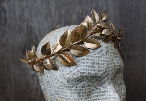 Greek Godesses Costume, Greek Headpiece, Greek God Costume, Leaf Tiara, Gold Leaf Crown, Toga Costume, Elegant Crown, Toga Party, Female Pirate Costume