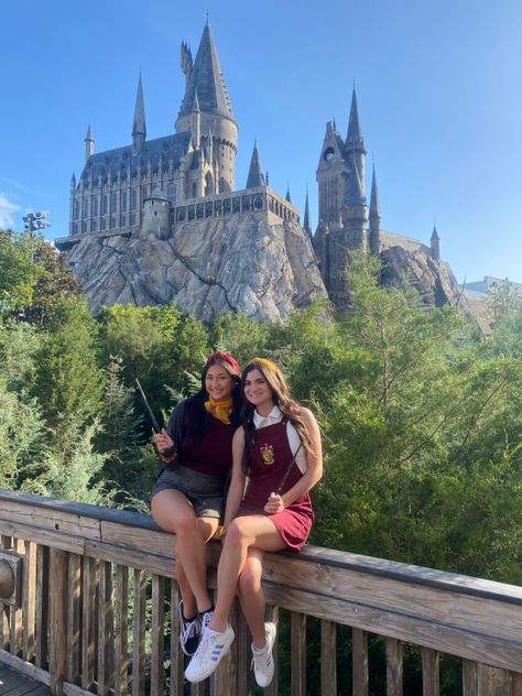 Universal Studios La Outfit, Universal Aesthetic Pictures, Universal Studios Harry Potter Outfit, Universal Orlando Photo Spots, Universal Studios Outfit Harry Potter, Harry Potter World Outfit, Universal Studios Orlando Outfit, Universal Outfit Ideas, Harry Potter Park