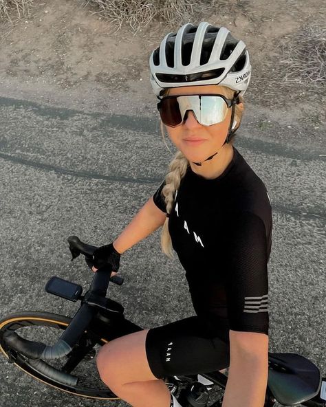 Cycling Sunglasses Women, Cyclist Outfit, Cycling Outfits, Improving Myself, Women Cyclist, Sporty Sunglasses, Downhill Mountain Biking, Girls On Bikes, Cycling Sunglasses