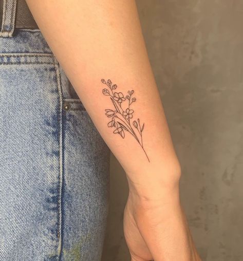 Minimalist Flower Rib Tattoo, Women Dainty Arm Tattoo, Simple Flower Tattoo Placement, Outer Forearm Tattoos Women Flower, Simple Tattoos Floral, Poppy And Lily Tattoo, Dainty Flower Tattoo Placement, Floral Tattoo Placement For Women, Simple Flower Tattoo Arm