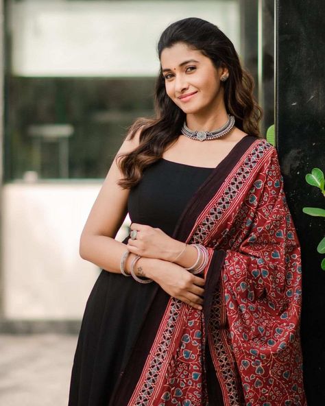 Black Kurta Set, Priya Bhavani Shankar, Black Kurta, Stylish Kurtis Design, Long Gown Design, Maxi Dress Designs, Churidar Designs, Anarkali Dress Pattern, Simple Kurti Designs