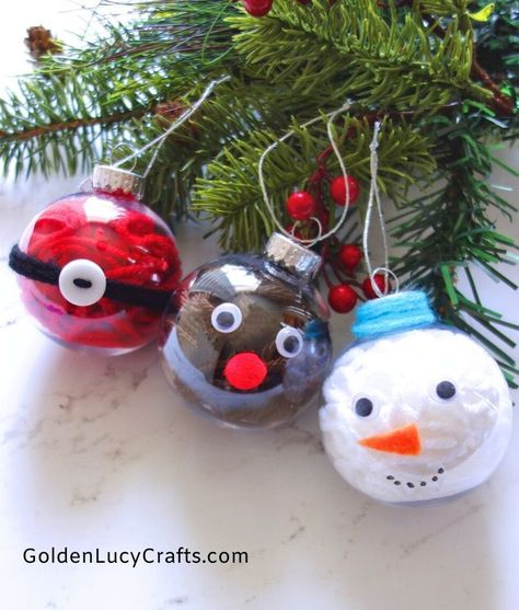 These DIY yarn-filled clear Christmas ornaments make great holiday craft projects for those who love to knit or crochet and have yarn available at home! Filled Ornaments, Glass Ornaments Diy, Diy Christmas Ball, Clear Christmas Ornaments, Christmas Easy, Diy Christmas Ornament, Diy Christmas Tree Ornaments, Diy Yarn, Christmas Crafts To Make