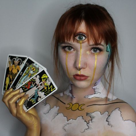 Ig @uncreative.af Tarot cards makeup, witch, bodypaint, modern witch makeup Tarot Card Makeup, Tarot Halloween Costume, Tarot Card Costume, Modern Witch Makeup, Tarot Makeup, Tarot Costume, Wizard Makeup, Sick Makeup, Makeup Witch