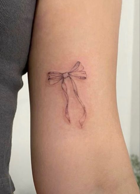 Bow Back Tattoo, Dainty Bow Tattoo, Dainty Tattoo Designs, Tattoo Designs Drawings, Bow Tattoo Designs, Dainty Tattoo, Tattoos With Kids Names, Ribbon Tattoos, Bow Tattoo