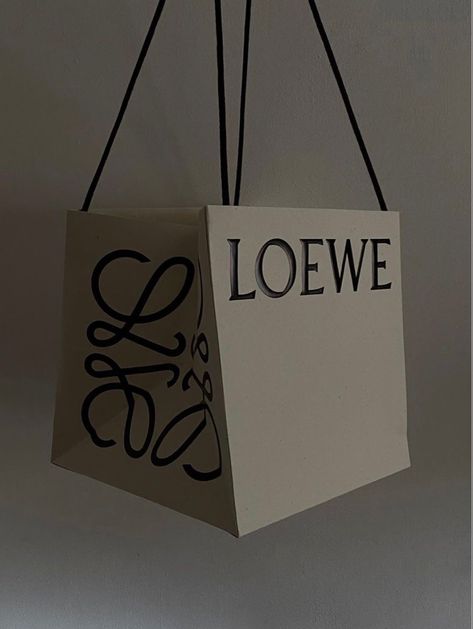 Packaging Design Inspiration Luxury, Creative Luxury Packaging, Luxury Bag Packaging, Creative Shopping Bag Design, Creative Paper Bag Design, Luxury Shopping Bag, Luxury Paper Bag, Jewelry Packaging Design, Shopping Bag Design